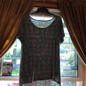 Short sleeve LuLaRoe top